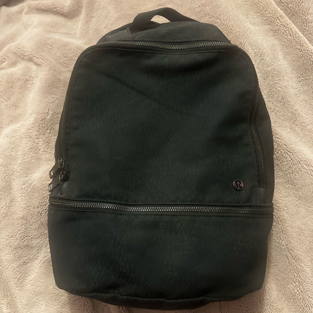 Lululemon Athletica 2L travel bag